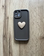 Brązowe silikonowe etui case do iPhone 13