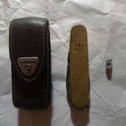 Victorinox Spartan Wood + etui + mini śrubokręt