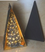 Choinka z szyszek ze światełkami, dekoracja stołu, rękodzieło