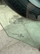 ORYGINALN SZYBA DRZWI PRAWY PRZÓD PODWÓJNA KLEJONA AUDI Q5 8R 8R0845022 16r