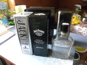 Gadżety po Jack Daniels..Cztery puszki i butelka. 