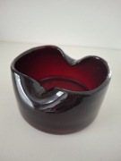 Popielniczka rubinowa Huta Szkła Tarnowiec Jerzy Słuczan Orkusz prl