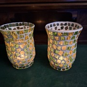 Dwa mozaikowe świeczniki 