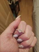 Złoty pierścionek Pandora różowe cyrkonie 