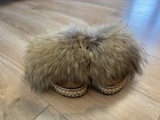 Klapki KARIBU z futerkiem i perełkami modne platformy