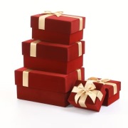 Piękne eleganckie czerwone pudełka aksamitne 5 sztuk