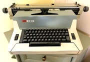 Elektryczna maszyna do pisania Daro 202 z długim wałkiem
