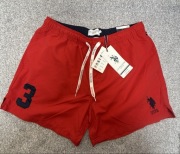 czerwone spodenki marki U.S. Polo Assn.