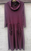 Sukienka w bordowo-czarne paski, kieszenie 40/42