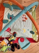 Mata edukacyjna + buty crocs rozmiar 6 + zabawki + nowy śliniak