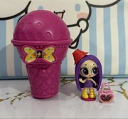 Mała laleczka z mikrofonem