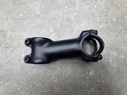 UNO mostek 31,8 mm AHEAD czarny mat