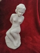 Figurka kobiecy akt w pozie niewolnicy