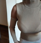 Markowy beżowy cielisty sweter golf odkryte ramiona rękawki r 36/S Only