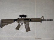 Replika ASG M4 w zestawie z celownikiem optycznym widocznym na zdjęciu 