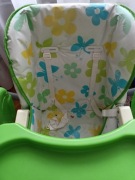 Krzesełko ze stolikiem do karmienia