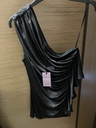 Czarna asymetryczna bluzka na jedno ramię z falbanką 40 L