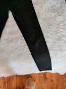 Spodnie dresowe Adidas.