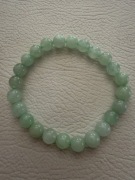 Bransoletka z koralików szklanych 8 mm – jasnozielona