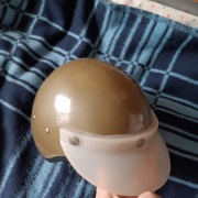 Duży Kask  Orzeszek z daszkiem z epoki PRL-u