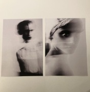 Zestaw plakatów, czarno białe, rozmazane twarze 