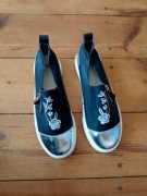 czarne buty z haftem 38