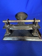 Dziurkacz do papieru bardzo stary 