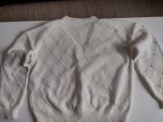 Sweter oversize biały rozpinany z naszytymi perełkami