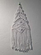 Biała choinka z makramy