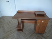 Ładne masywne biurko