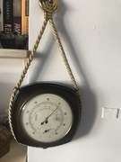 Barometr z termometrem.