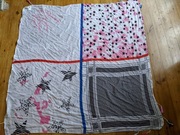 Chusta damska 125x125 cm z gwiazdami