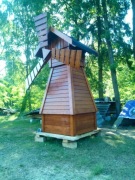 Drewniany wiatrak ozdoba do ogrodu z modrzewia dekoracja