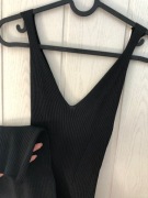 Długa drapowana sukienka czarna na ramiączkach prążkowana hm xs 34