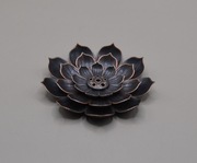 Kadzielnica z lotosem średnia 6x6 cm