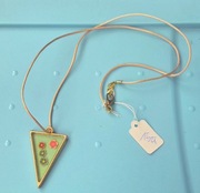 Naszyjnik trójkątny wisiorek geometryczny minimalistyczna biżuteria damska