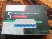 Malutki switch niezarządzalny 10/100/1000  5 portów po 1Gbps 