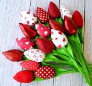 Czerwone tulipany. Walentynki, dzień kobiet. Hand-made