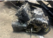 Yamaha Virago 125 silnik xv 125 . Głowica wał , cylindry , tłoki