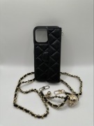 Etui crossbody z łańcuszkiem w stylu luksusowego naszyjnika