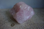KWARC RÓŻOWY SUROWA MEGA DUŻA BRYŁA 3KG. ZJAWISKOWY MINERAŁ