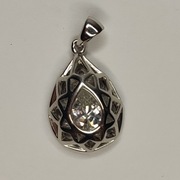 Srebrny wisior 925 z cyrkonią łezka – elegancki wisiorek
