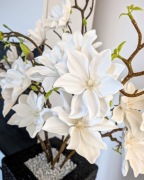 Wysoka donica-Magnolia sztuczne kwiaty kompozycja 165 cm, Dekoracja