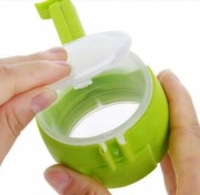 Klips, zatrzask zapinka do opakowań torebek przypraw z dozownikiem.