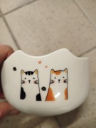 Nowe białe ceramiczne miski dla kota 