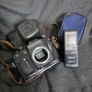 Zenit 11 + lampa – Kultowa Lustrzanka Analogowa| Vintage Industrial