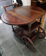 Barekantyczny stolik z Anglii od Lorda nie  globus