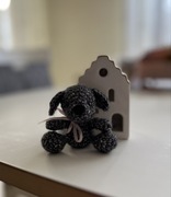 Szczeniaczek zrobiony na szydełku breloczek