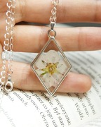 Naszyjnik suszony kwiat żywica trapez 