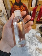 Egzorcyzmowana woda w plastikowej butelce 